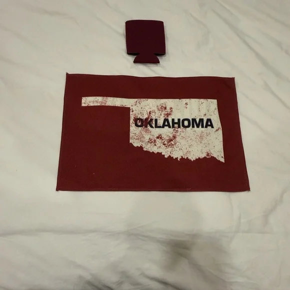 Tulsa King Red Accessory Set - Picture 2 of 2